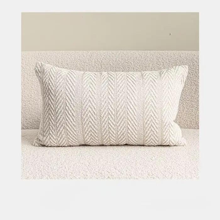 Housse de coussin tissée de luxe, couleur crème beige, texture chevrons, style moderne minimaliste, 