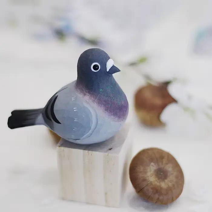 Oiseaux sculptés en bois |   Décoration Paloma de la Paz |   Pigeons blancs et gris |   Sculpture ar