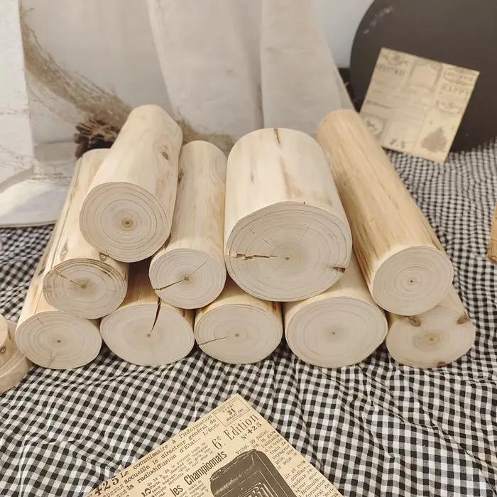 Troncs, tranches, souches et poteaux décoratifs en bois de sapin décortiqué pour décoration de chemi