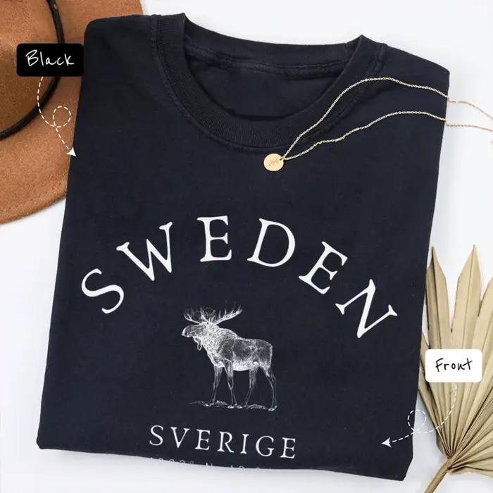T-shirt du patrimoine suédois Sverige Moose Latitude Longitude Coordinate en coton, motif graphique minimaliste pays nordique, hauts décontractés