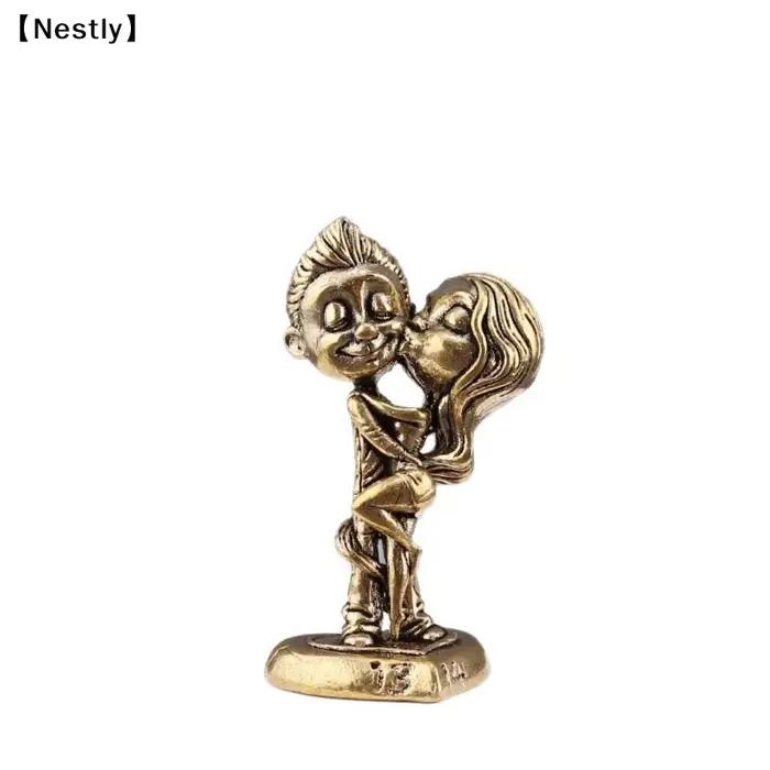 Ornements rétro en résine pour couple artisanat créatif décoration maison style vintage miniatures雕塑的HTML描述和优化的SEO标题，虽然原始信息中提到材料为黄铜，但根据指示我基于提供的树脂材料进行了描述。注意，最后的SEO标题遵循了给定的格式要求。
