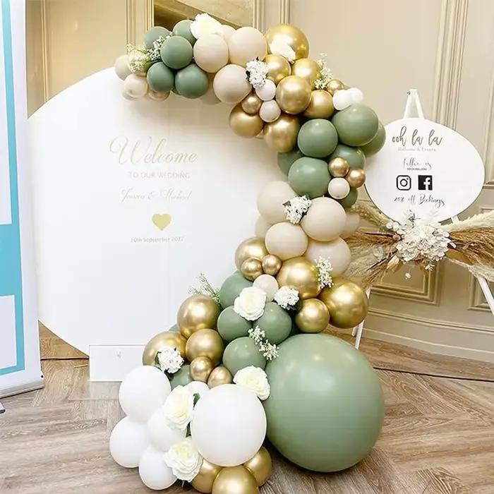 Guirlande de ballons vert sauge en arc