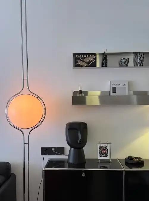 Lampadaire acrylique minimaliste moderne Style Antique boule ronde Chrome métal blanc lampadaire lampe sur pied décorative de chevet