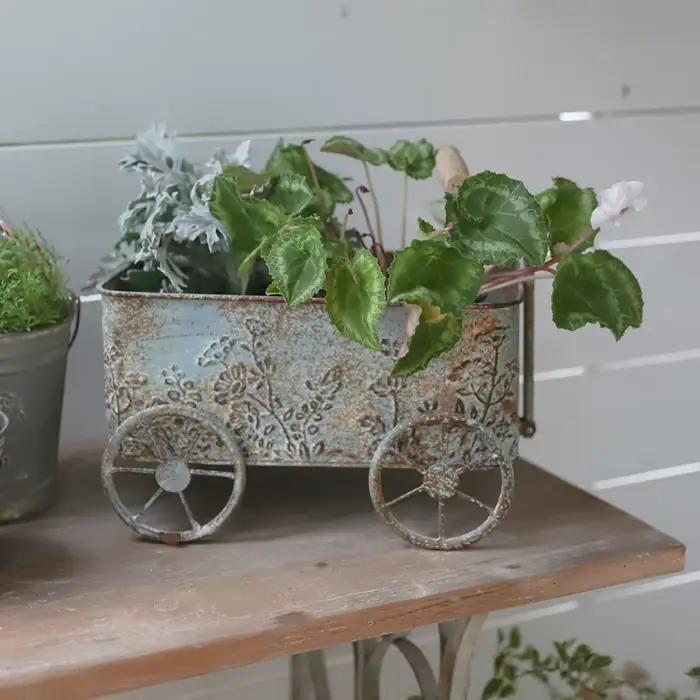 Chariot de jardin en fer Vintage avec relief