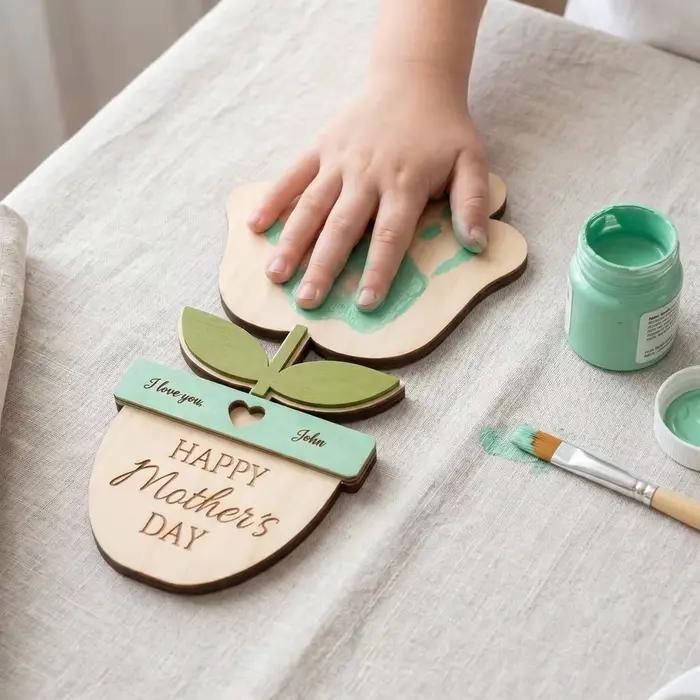 Plaque décorative peinte à la main pour la fête des mères, cadeaux pour maman, panneau DIY avec empreinte de main, ornement plat 2D, artisanat floral en bois