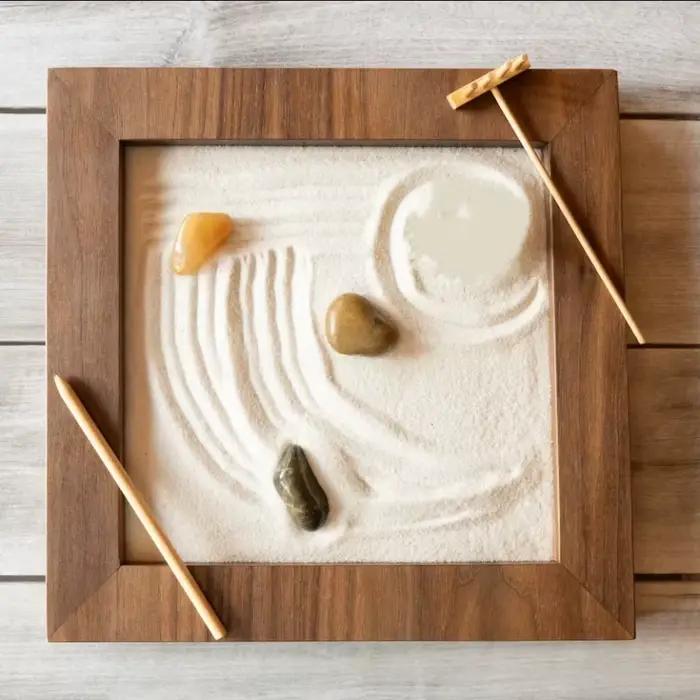 Mini jardin zen en bois gris clair pour la relaxation et la méditation, idéal pour Pâques et autres occasions de détente