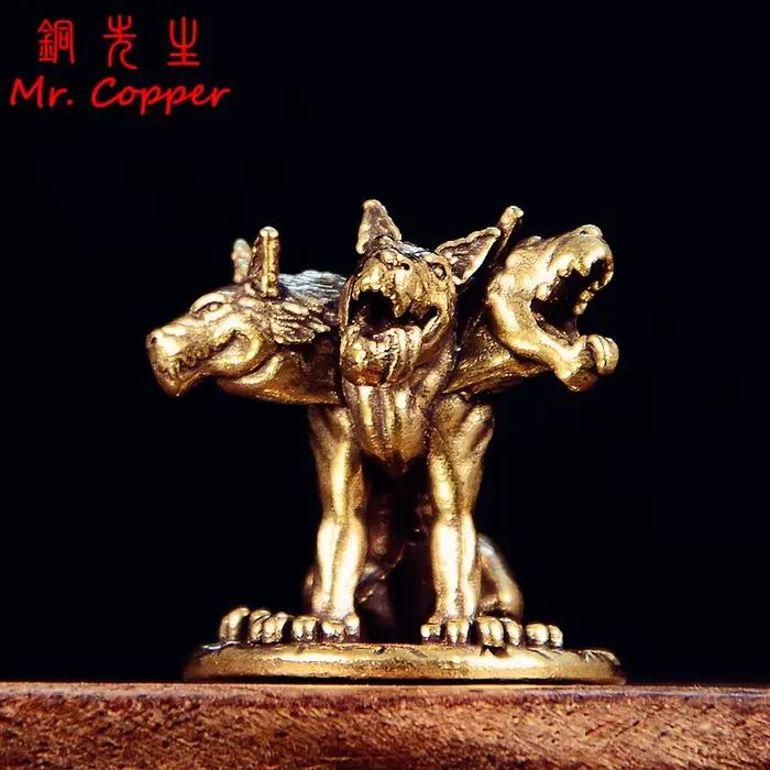 Figurines miniatures de chien à trois têtes en laiton