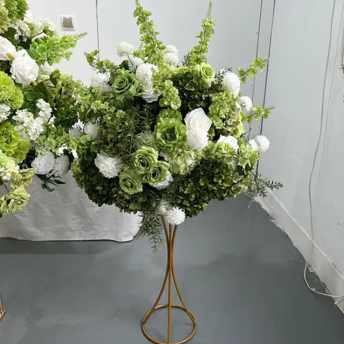 Décoration verte artificielle sur le thème de la forêt pour banquets de mariage