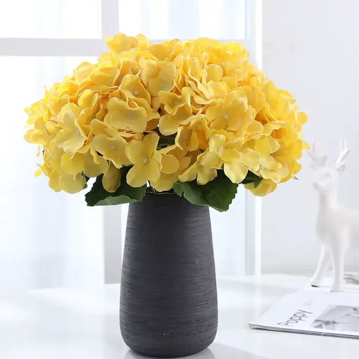 Vase d'hortensia artificiel en soie