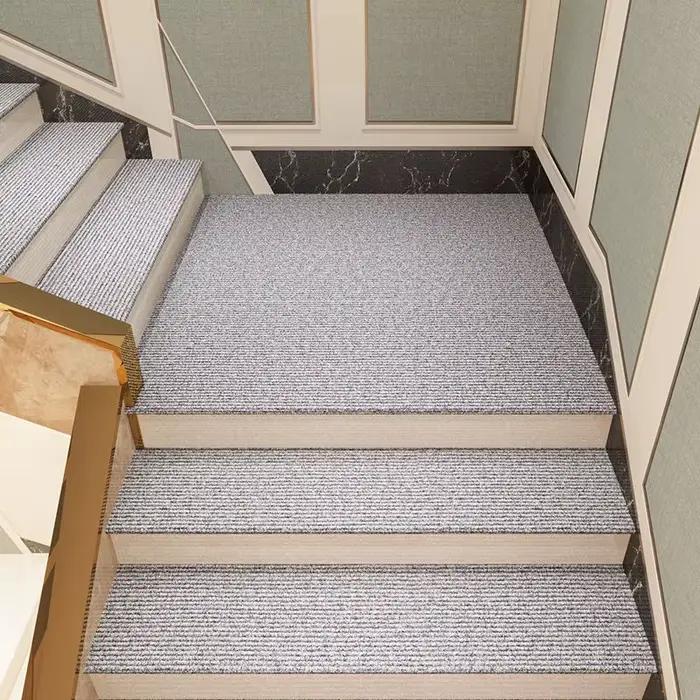 Tapis auto-adhésif pour salon
