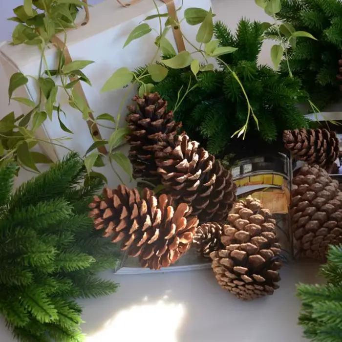 Branches de pin artificielles