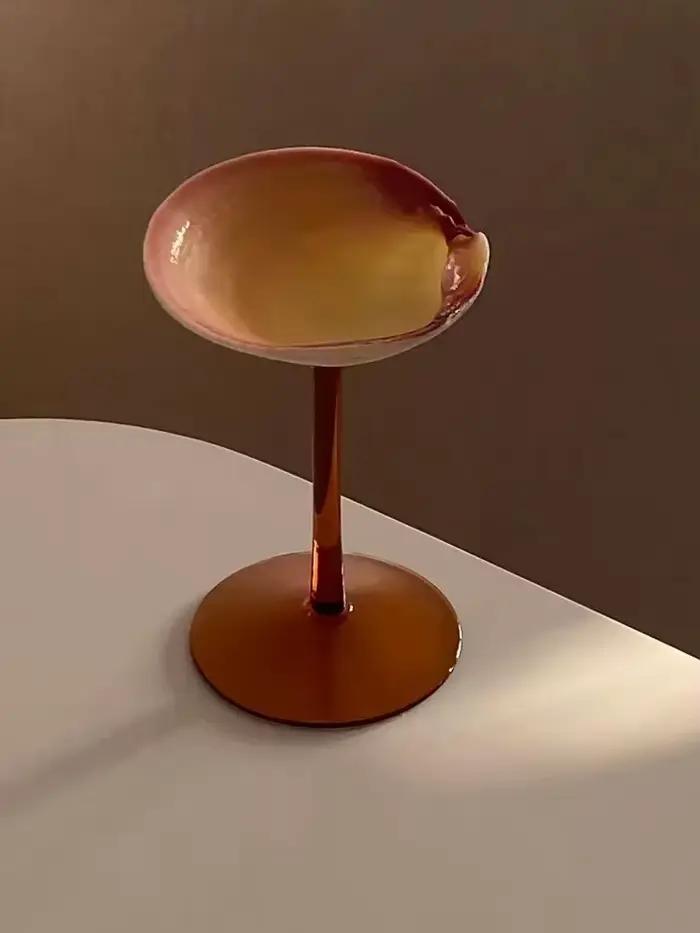Verre à vin en forme de conque naturelle