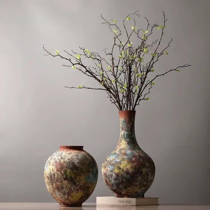 Vase en céramique rétro coloré avec motifs graffiti pour intérieur moderne et contemporain pour femmes et hommes occasions spéciales
