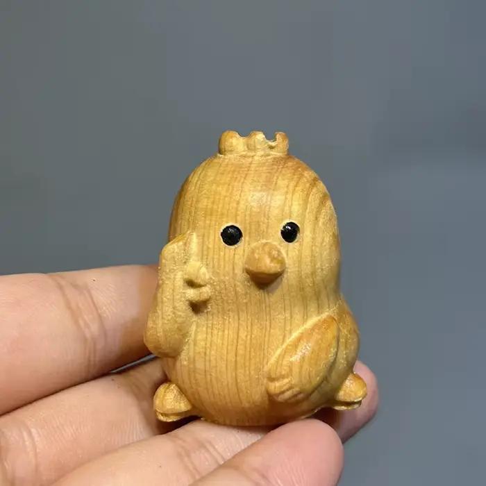 Petites statues d'animaux en bois sculptées à la main