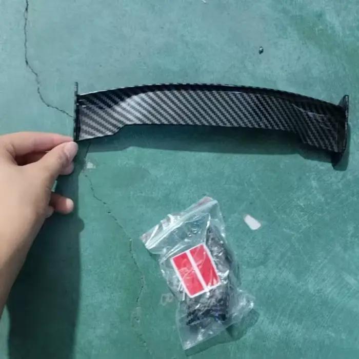 Un cadeau, petit aileron arrière, accessoires de décoration