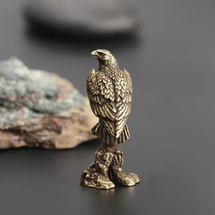Statue d'aigle en laiton