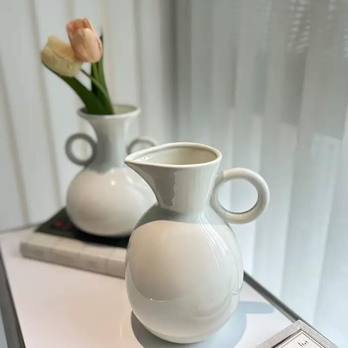 Vase à fleurs en céramique blanche Vintage