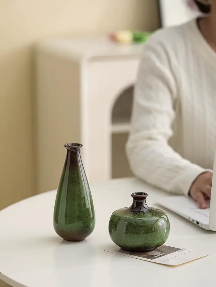 Ensemble de 6 mini-vases en céramique verte