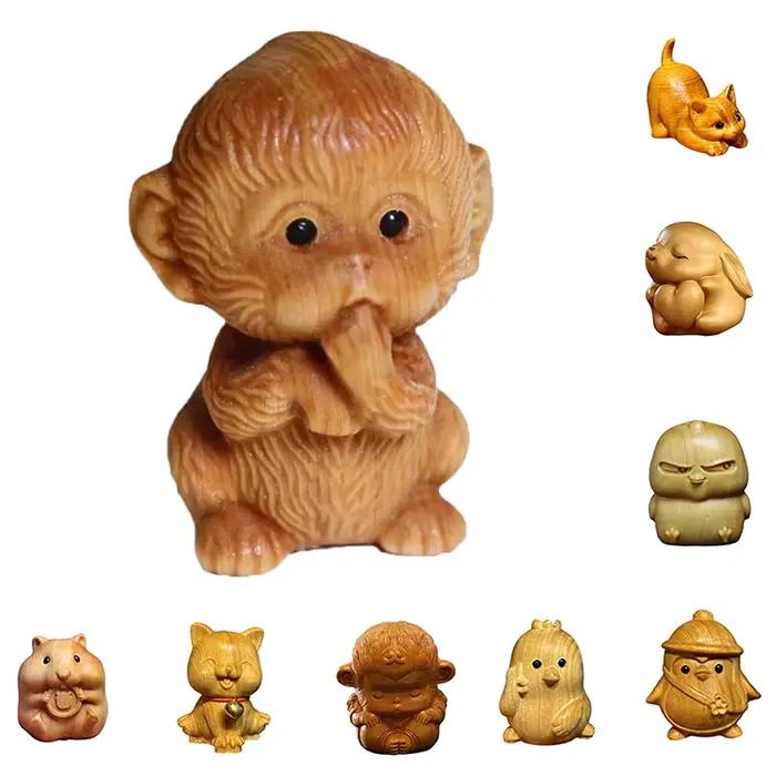 Petites statues d'animaux en bois sculptées à la main