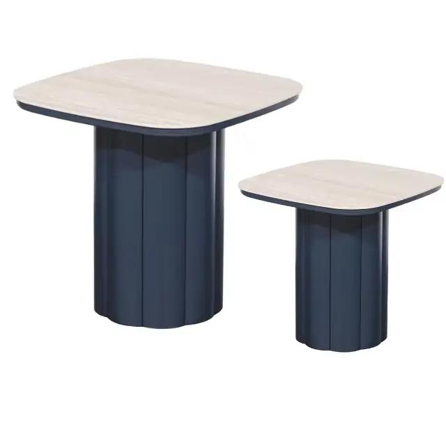 Une table basse moderne avec du bois sélectionné de qualité supérieure et de belles couleurs