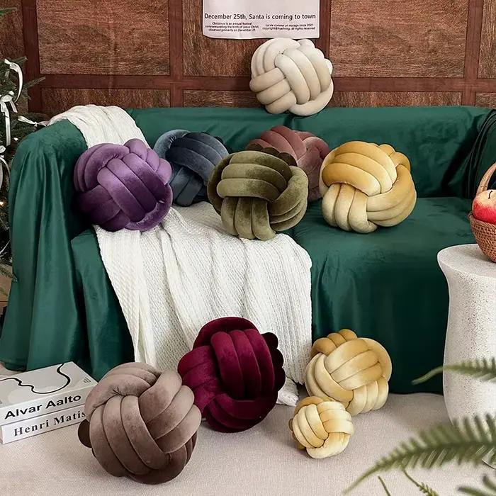 Coussin noué tissé à la main en velours doré