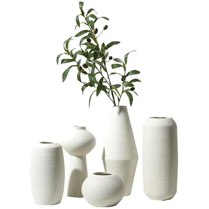 Vase de fleurs séchées en céramique brossée blanche