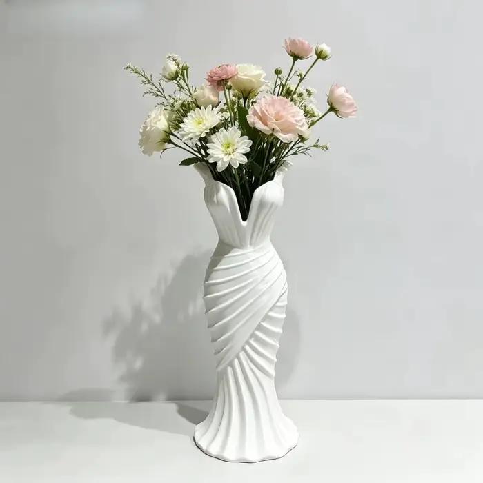 Vases à fleurs imprimés en 3D en forme de robe, design torsadé, style minimaliste, vase élégant en forme de robe, arrangement floral, vase décoratif