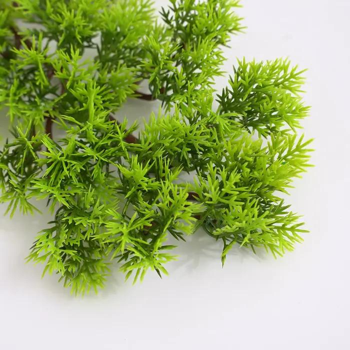 Branches de pin artificielles