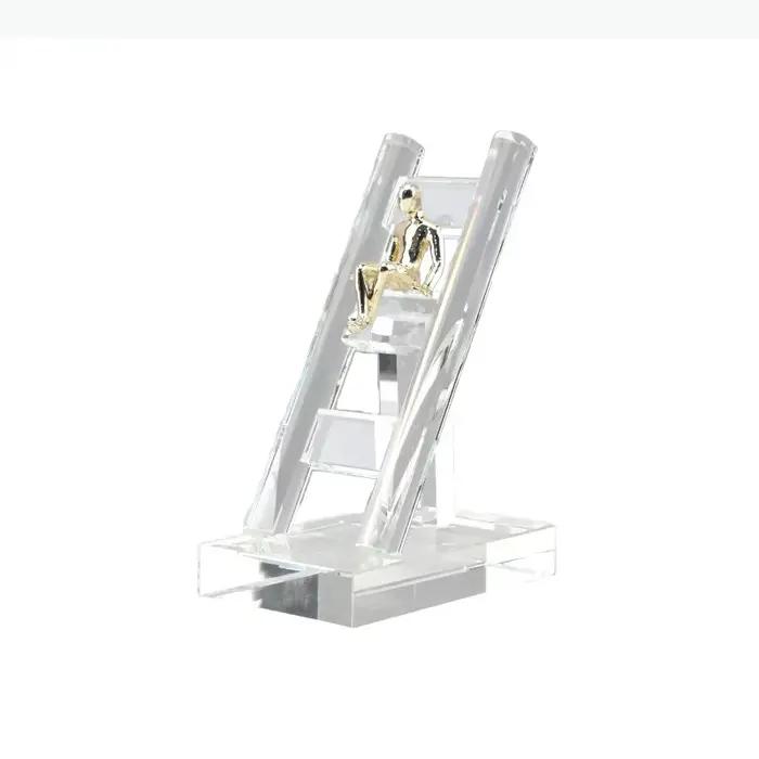 Statue de personnage grimpant les escaliers en résine dorée, décoration de bureau créative, sculpture esthétique pour chambre