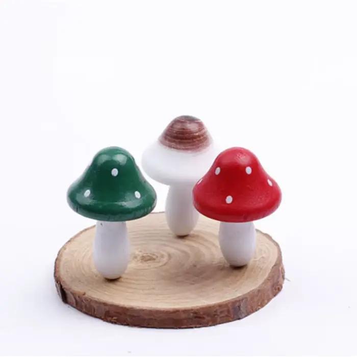 Champignons en bois miniatures