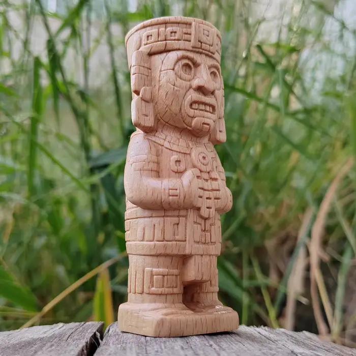 Statue de totem aztèque en bois sculptée à la main de 3