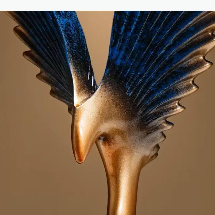 Sculpture d'aigle abstraite moderne avec matériaux organiques pour décoration intérieure et collection d'art animalier occasions spéciales