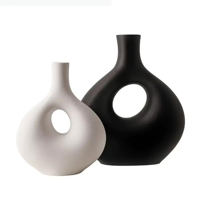 Vase en céramique blanche moderne ajouré pour composition florale et décoration d'intérieur en céramique durable pour la maison occasions spéciales