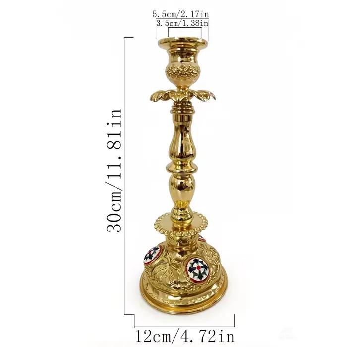 Ensemble de chandeliers d'église orthodoxes orientaux plaqués or avec accents en émail rouge et bleu pour la liturgie chrétienne et la décoration d'autel domestique