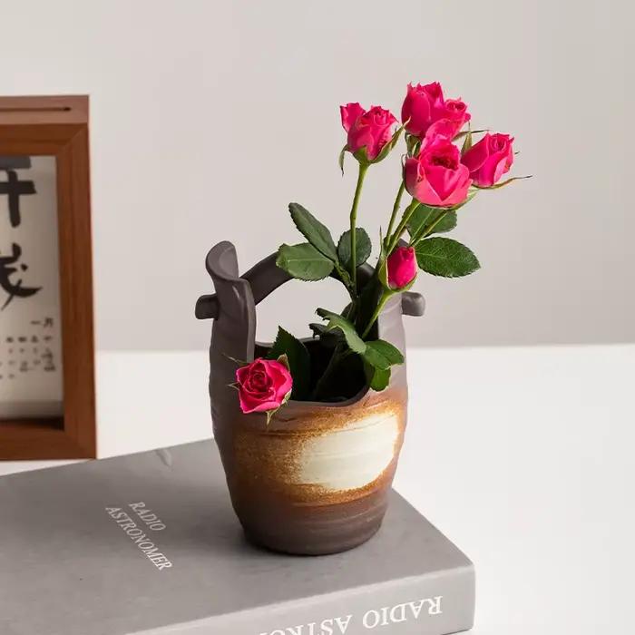 Vase en céramique créatif en forme de pierre irrégulière
