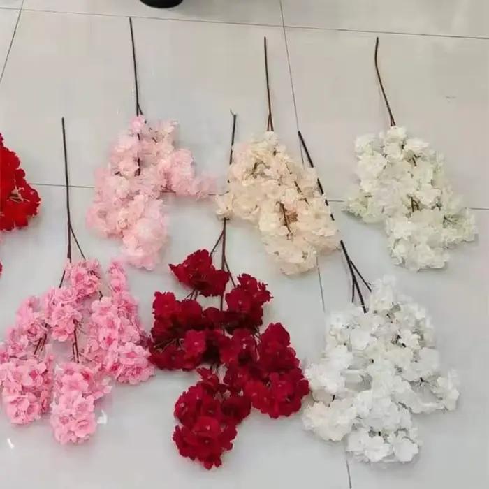 Arbre de fleurs de cerisier émulé