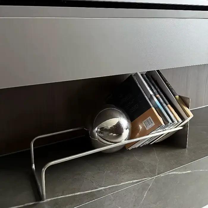 Étagère créative au design audacieux – Support de livres flottant et porte-revues de style Mid-Century Modern, organisateur de bureau unique Bauhaus pour le bureau