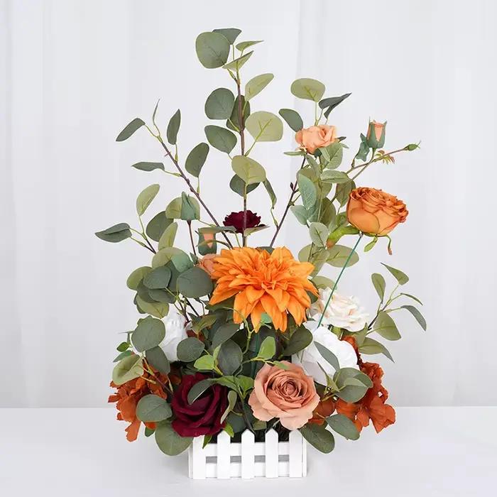 Série de couleurs d'automne avec clôture verte