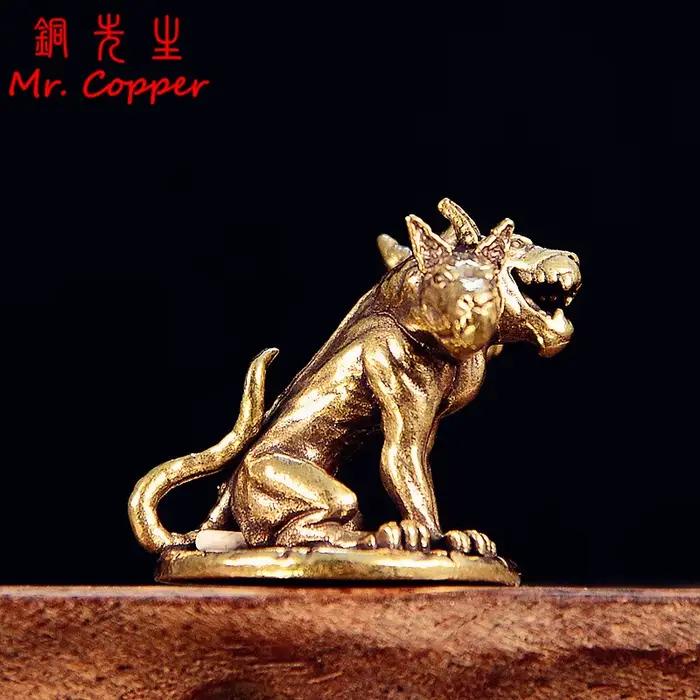 Figurines miniatures de chien à trois têtes en laiton