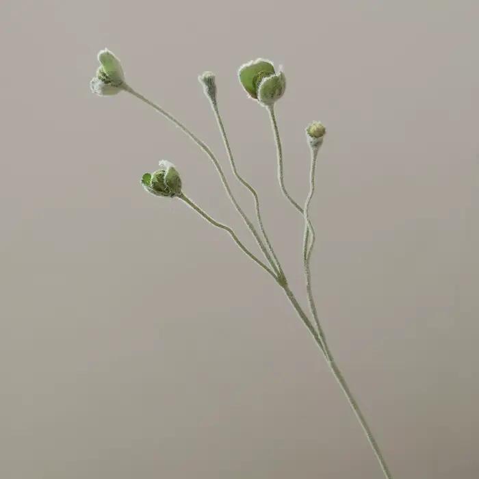 Branche de plantes vertes artificielles