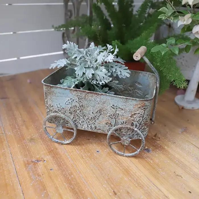 Chariot de jardin en fer Vintage avec relief