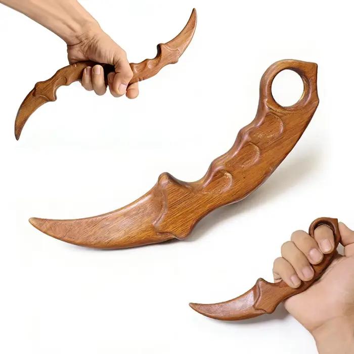 Ornement de couteau sculpté en bois de santal ; Artisanat décoratif en bois