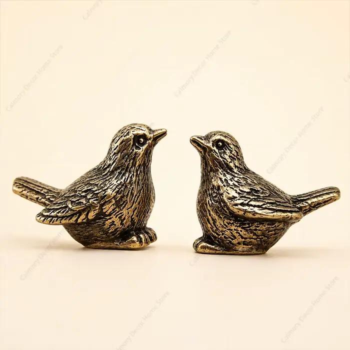 Figurine d'oiseau en laiton massif, détaillée et élégante, pièce de décoration intérieure polyvalente, décor bleu sarcelle, figurine d'oiseau en laiton élégante, figurine de moineau pour la décoration