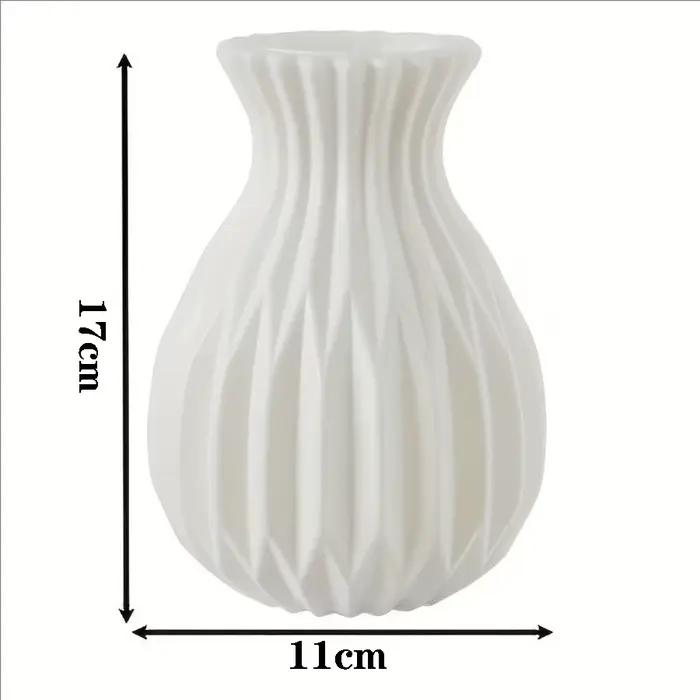 1 vase en plastique rayé de style moderne