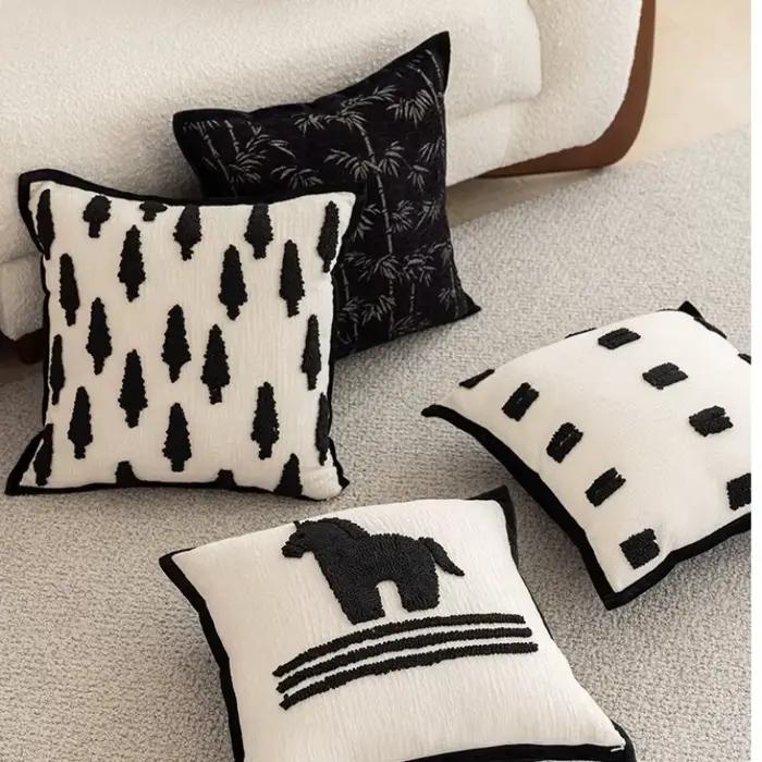 Housse de coussin tuftée noire et blanche, taie d'oreiller géométrique brodée, housse de coussin décorative en chenille de luxe pour canapé