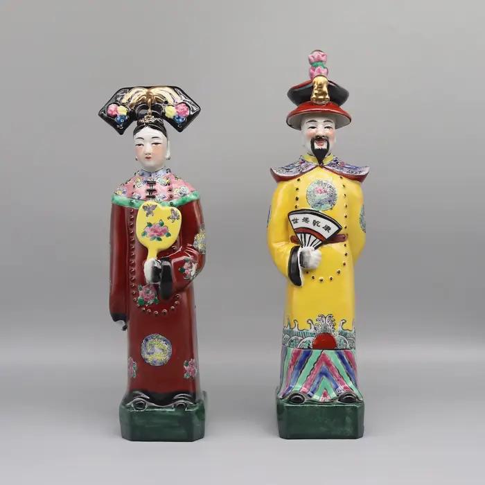 Statues en céramique d'empereurs et d'impératrices chinois de la dynastie Qing