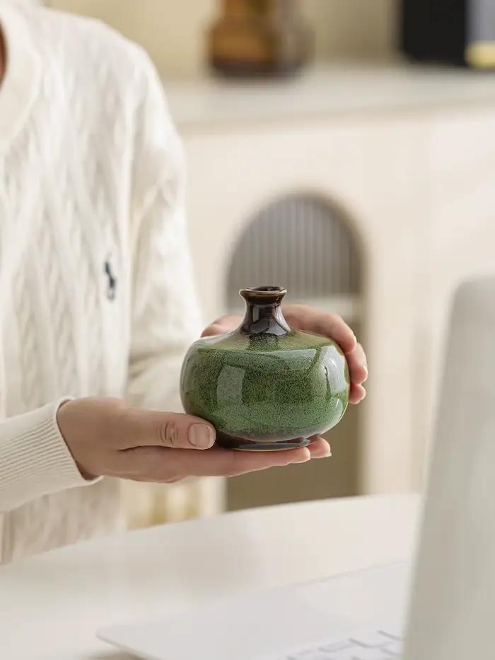 Ensemble de 6 mini-vases en céramique verte