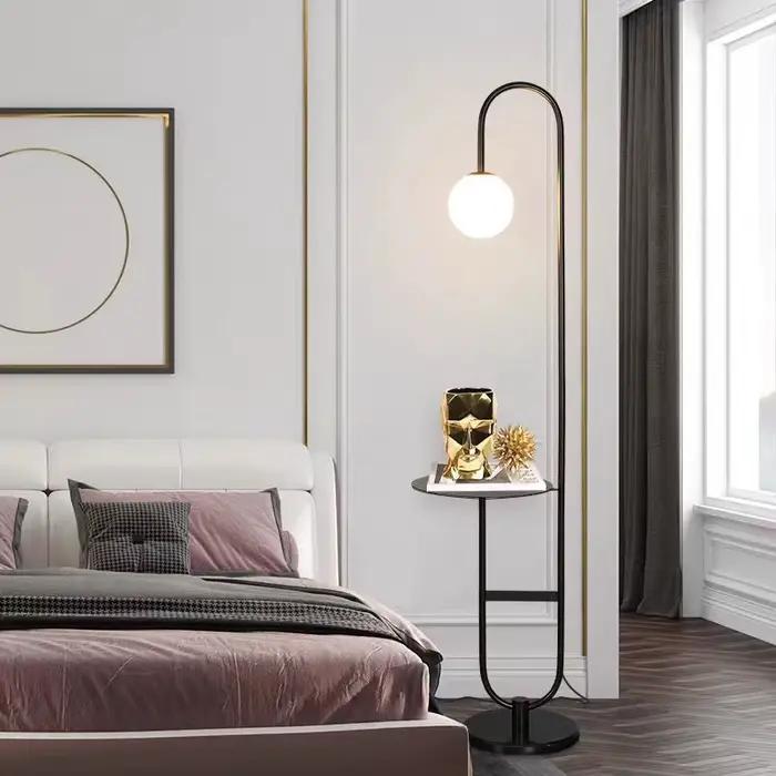 Lampadaire nordique avec étagère Table ronde Art déco lampe de chevet pour salon LED canapé Table basse minimaliste lampe verticale