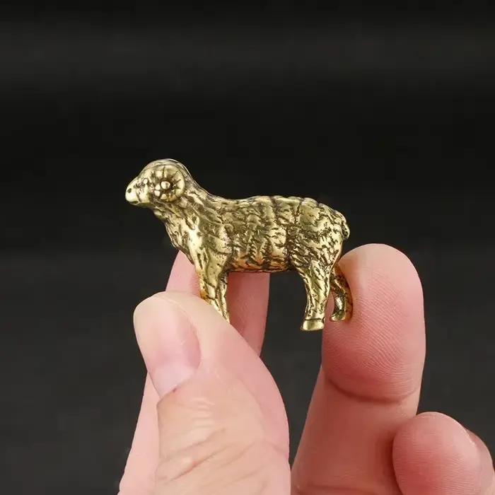 Figurines de petites moutons miniatures en laiton massif
