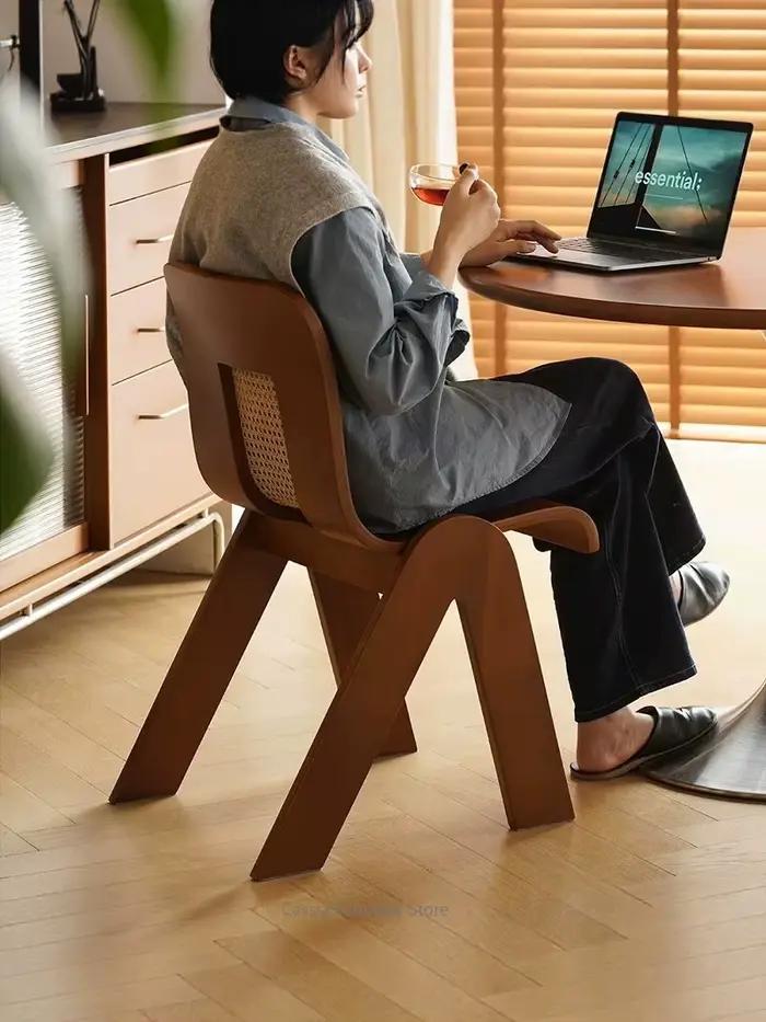 Chaise de salle à manger en rotin et bois massif pour la maison